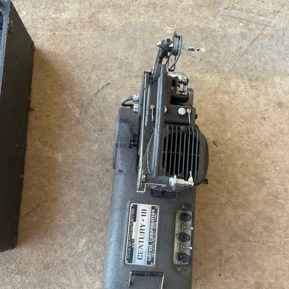 Antique 1940s Projecter WITH CASE - Picture 7 of 9